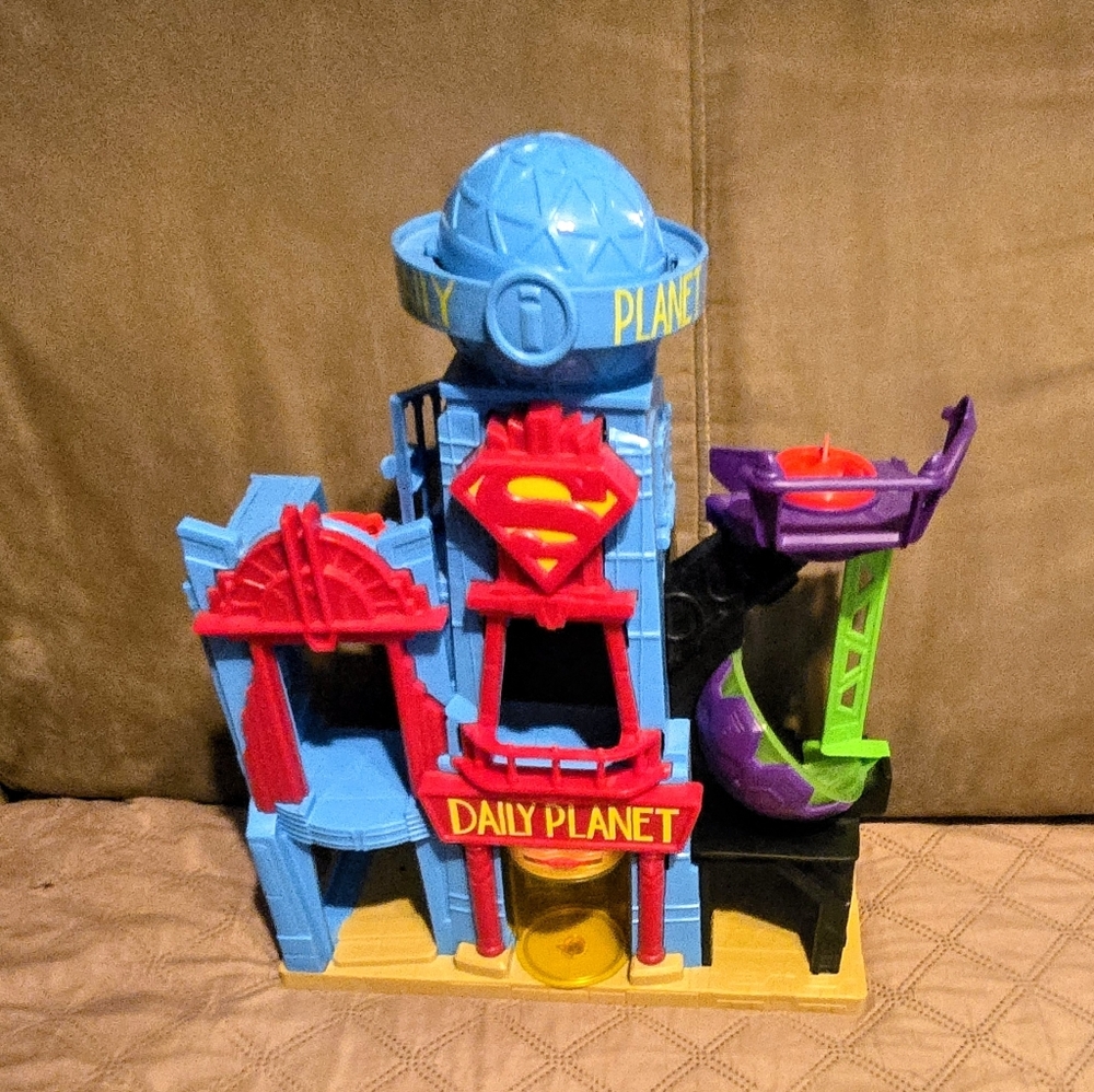 DC Comics Superman Daily Planet Playset - Blue, Red, Purple